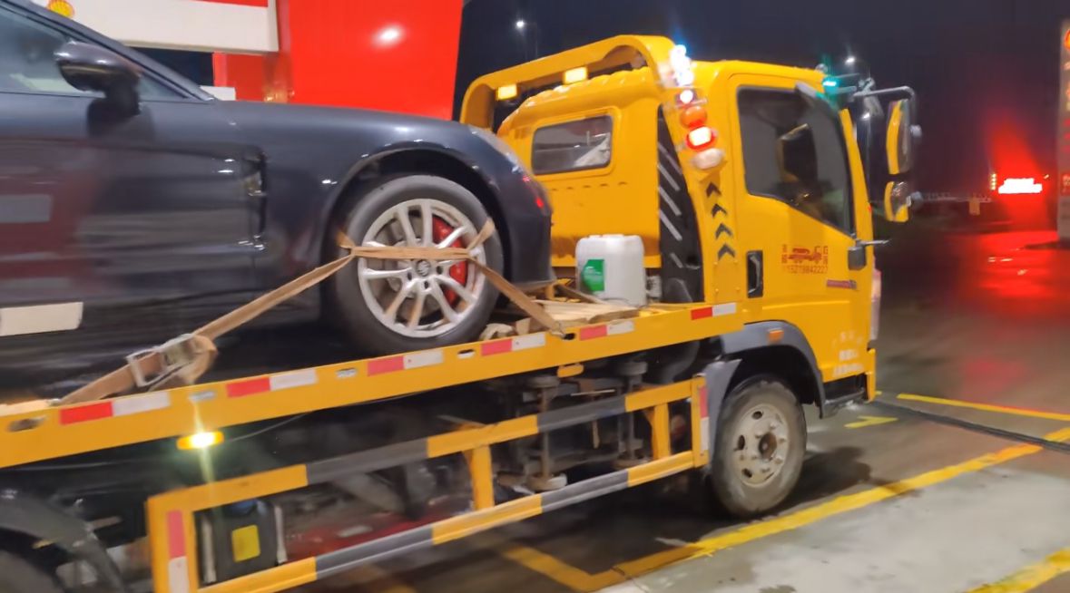高雄行车途中遇到突发状况该如何呼叫道路救援？